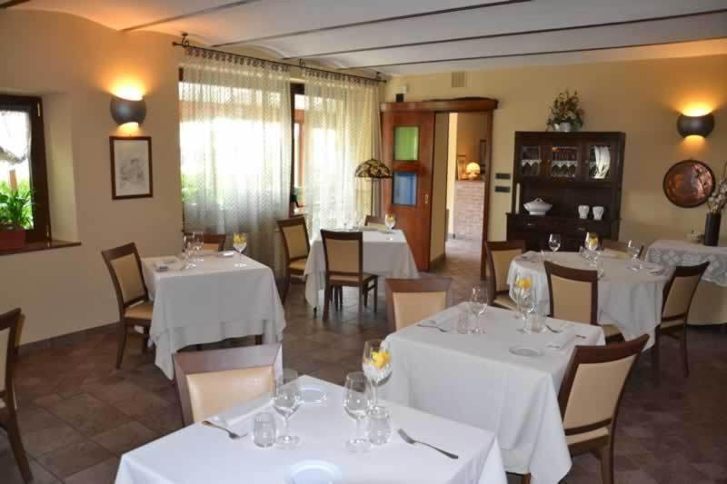 Cerretto Langhe Trattoria Del Bivioゲストハウス エクステリア 写真