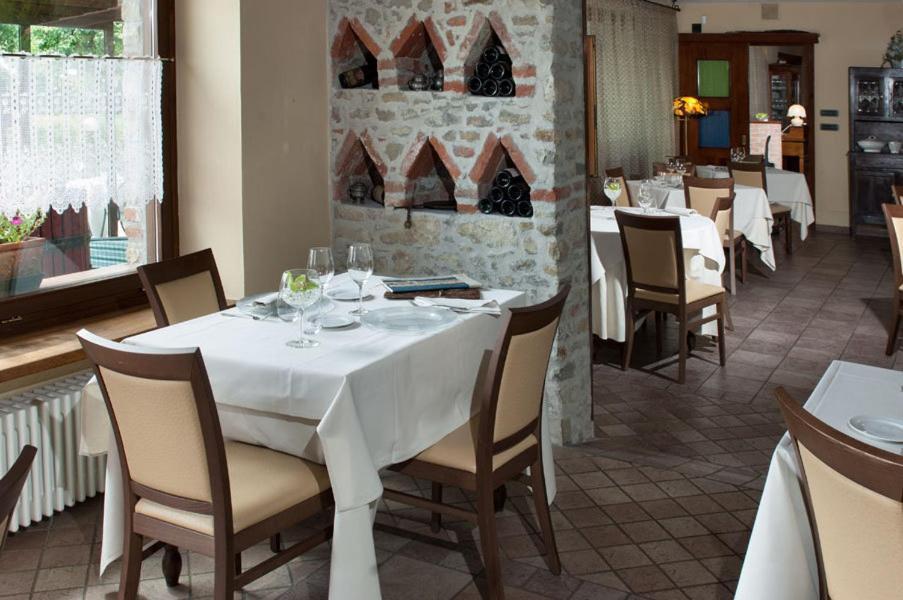 Cerretto Langhe Trattoria Del Bivioゲストハウス エクステリア 写真