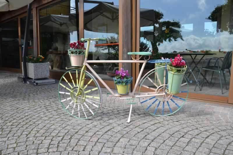 Cerretto Langhe Trattoria Del Bivioゲストハウス エクステリア 写真